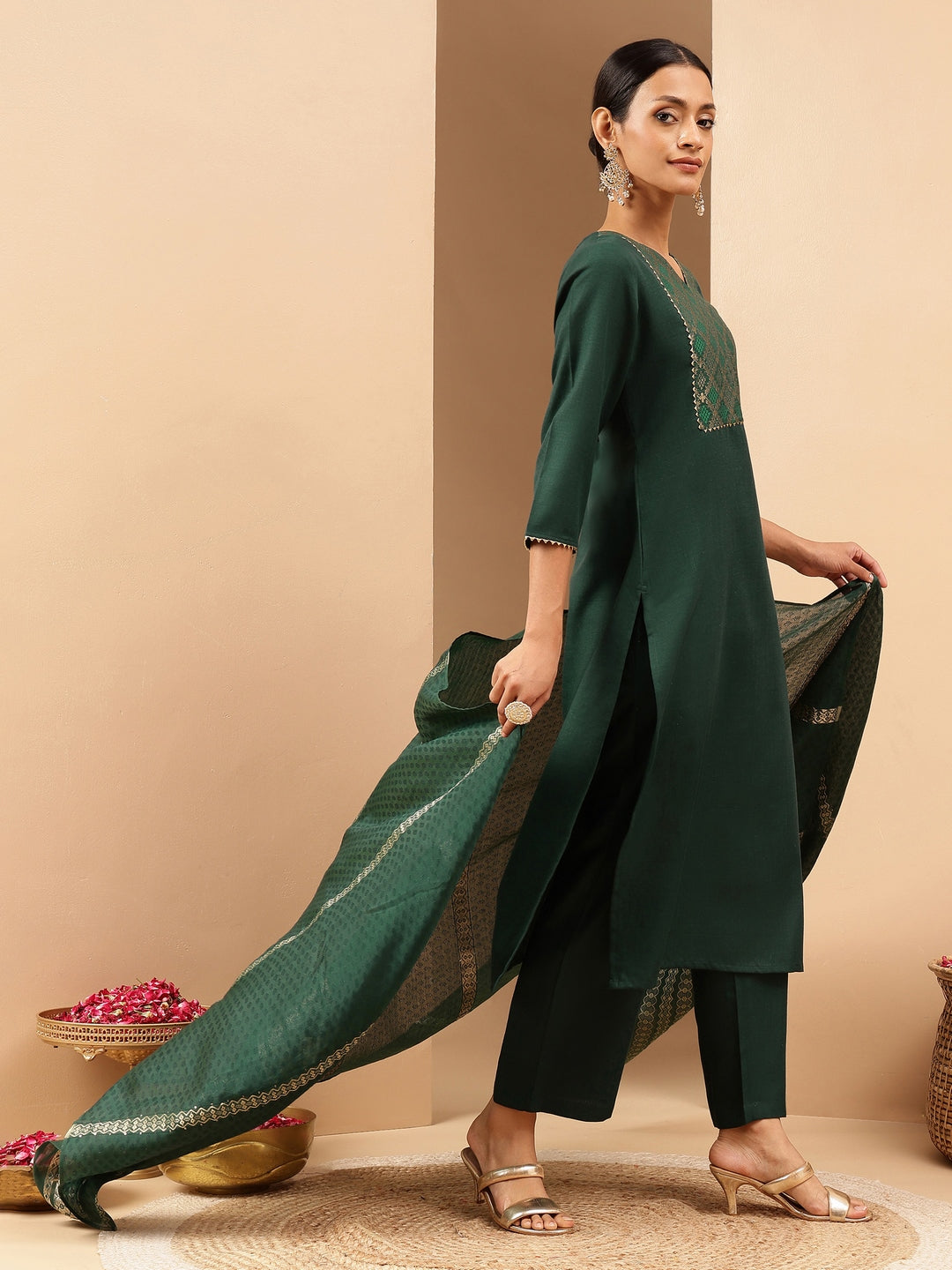 Janasya Women's Bottle Green Cotton Blend Yoke Design Straight Kurta Set