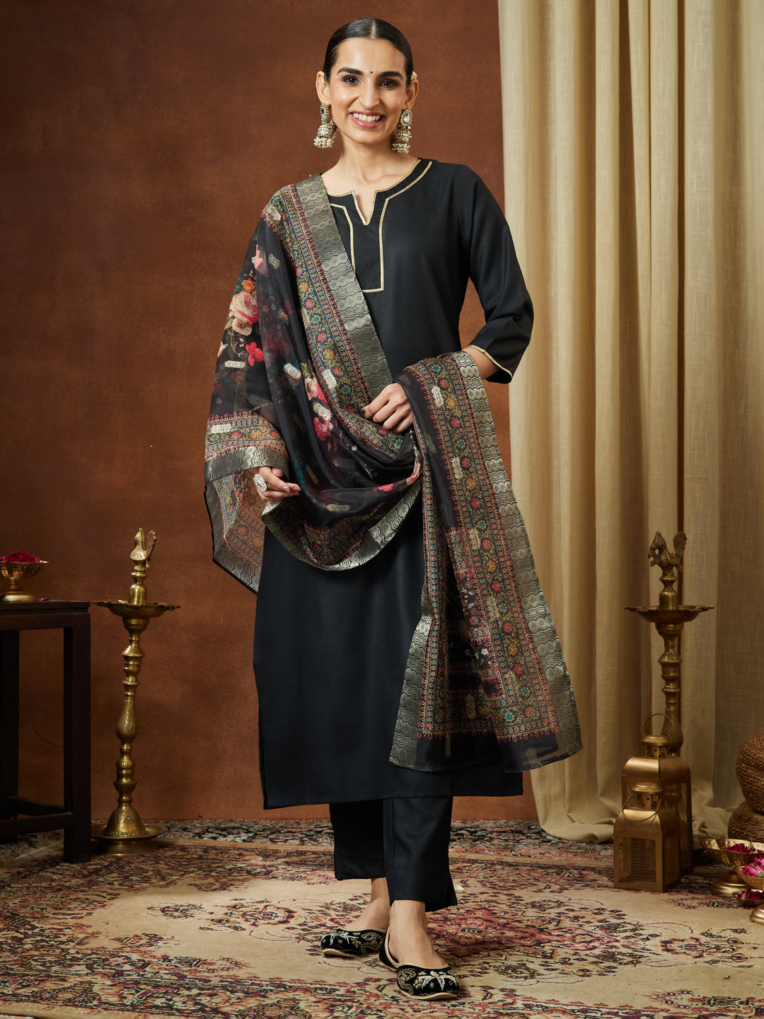 Janasya Women's Black Cotton Blend Yoke Design Straight Kurta Set