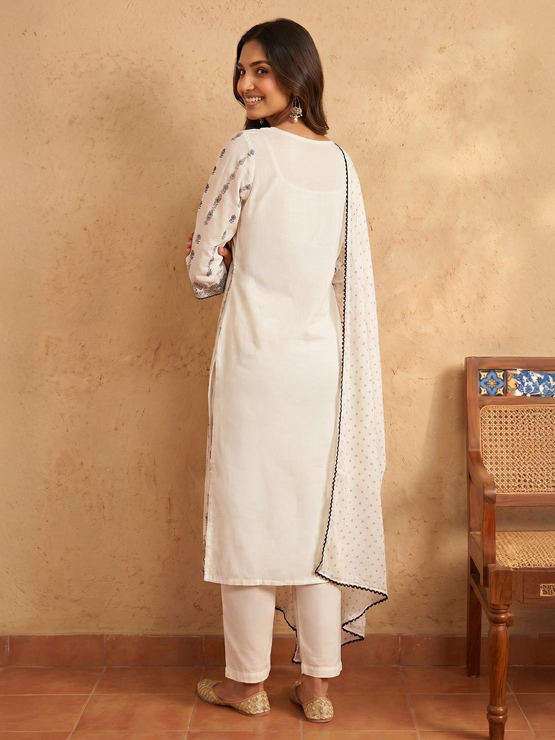 Janasya Women's White Silk Blend Ethnic Printed Straight Kurta Set