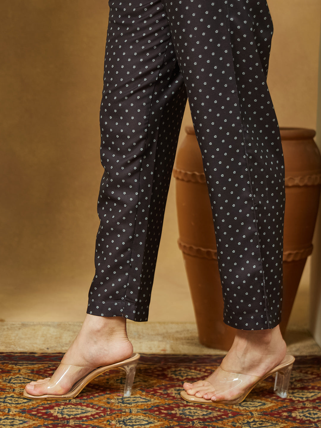 Janasya Women's Black Cotton Blend Floral Printed Straight Kurta Set