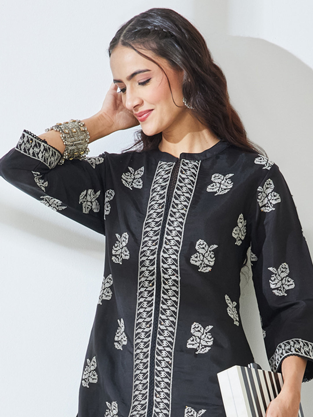 Janasya Women's Black Chanderi Embroidered Straight Co-Ord Set