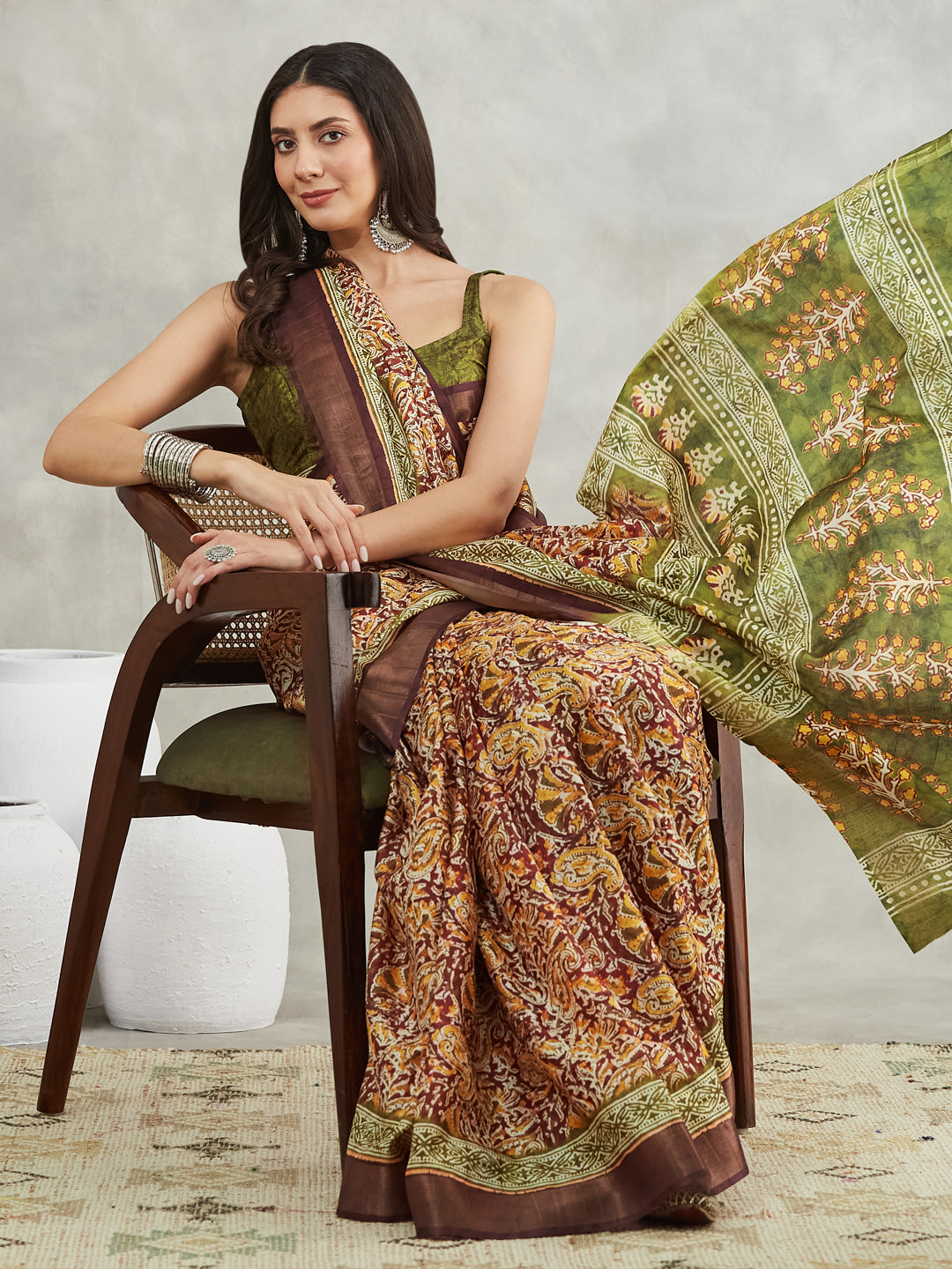 Janasya Women's Burgundy Silk Blend Paisley Printed Printed Saree with Blouse Piece