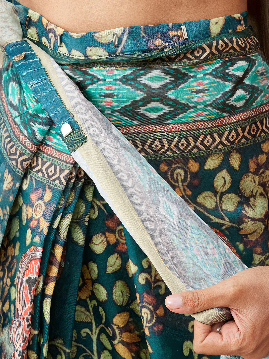 Janasya Women's Green Silk Blend Ready To Wear Floral Printed Saree with Unstitched Blouse