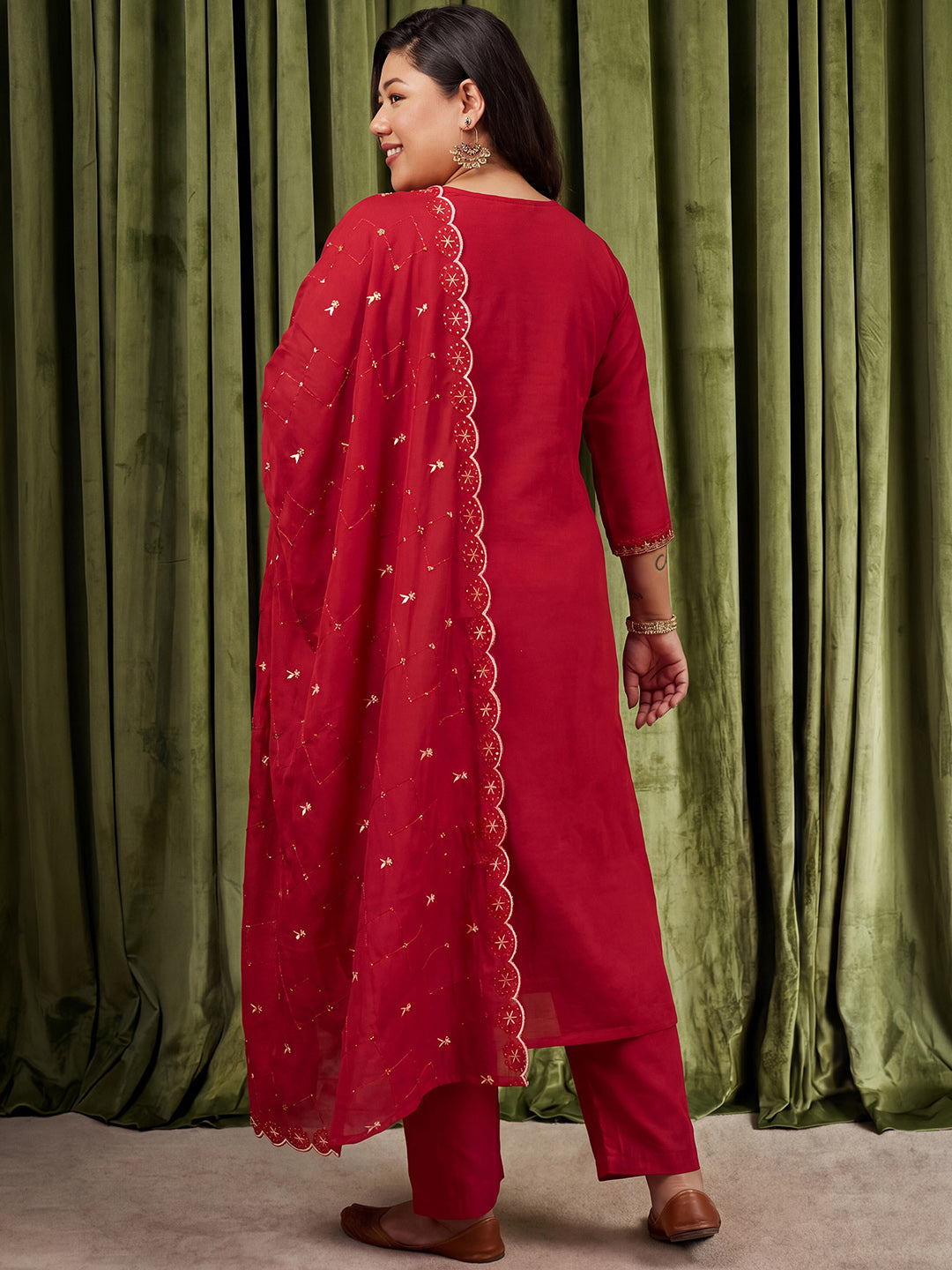 Janasya Women's Plus Size Red Chanderi Silk Floral Embroidered Straight Kurta Set